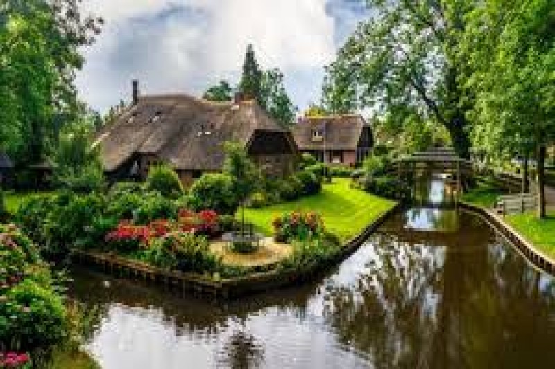 Day 04: Keukenhof /  Giethoorn (Season Based)