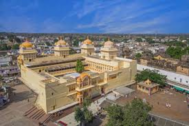 Day 09 :  Khajuraho To Orchha (4 Hr / 180 Km)