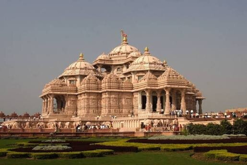 Day 3: Delhi – Akshardham & Cultural Exploration